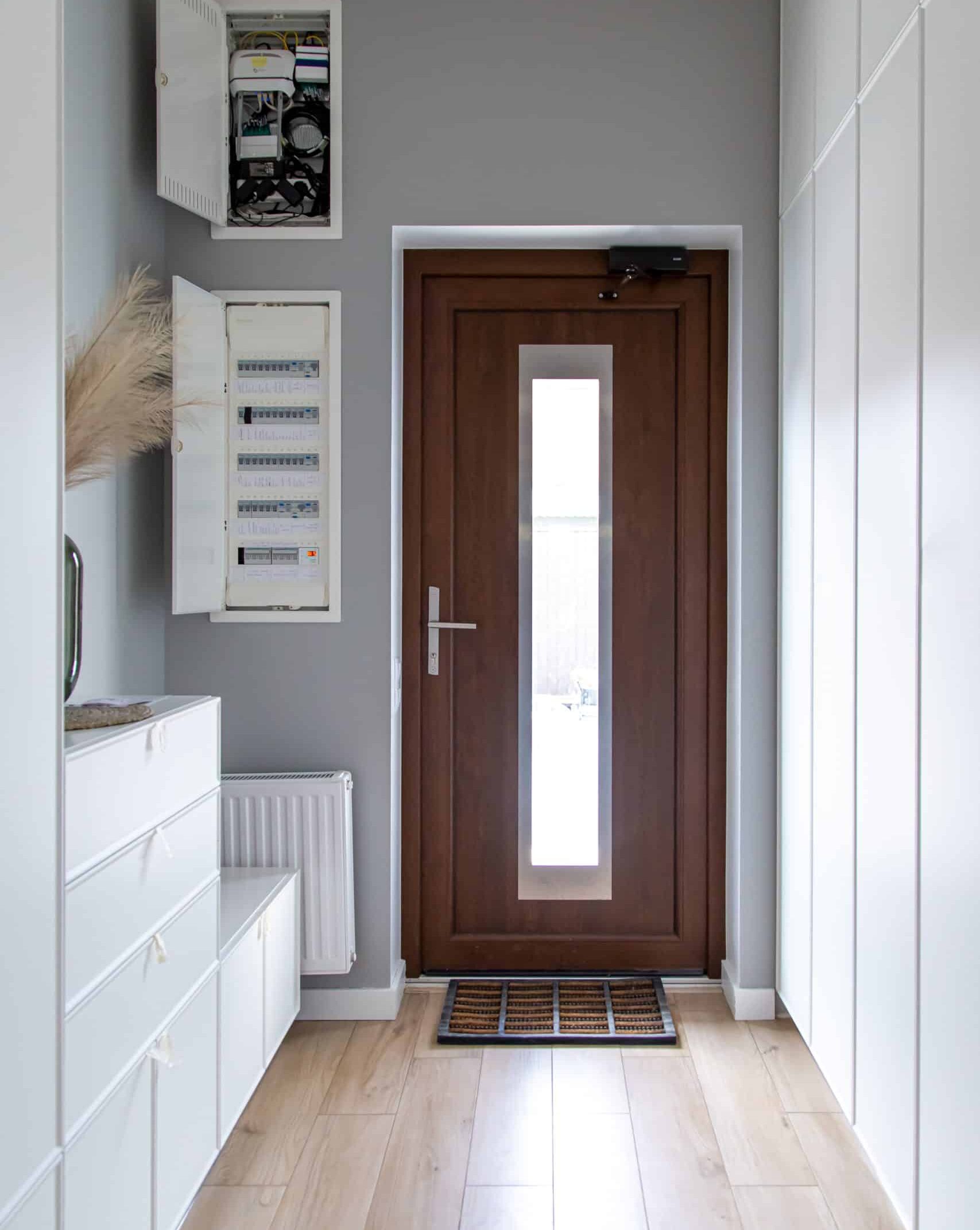 close-up-wooden-door-hallway-style-minimalism-scaled